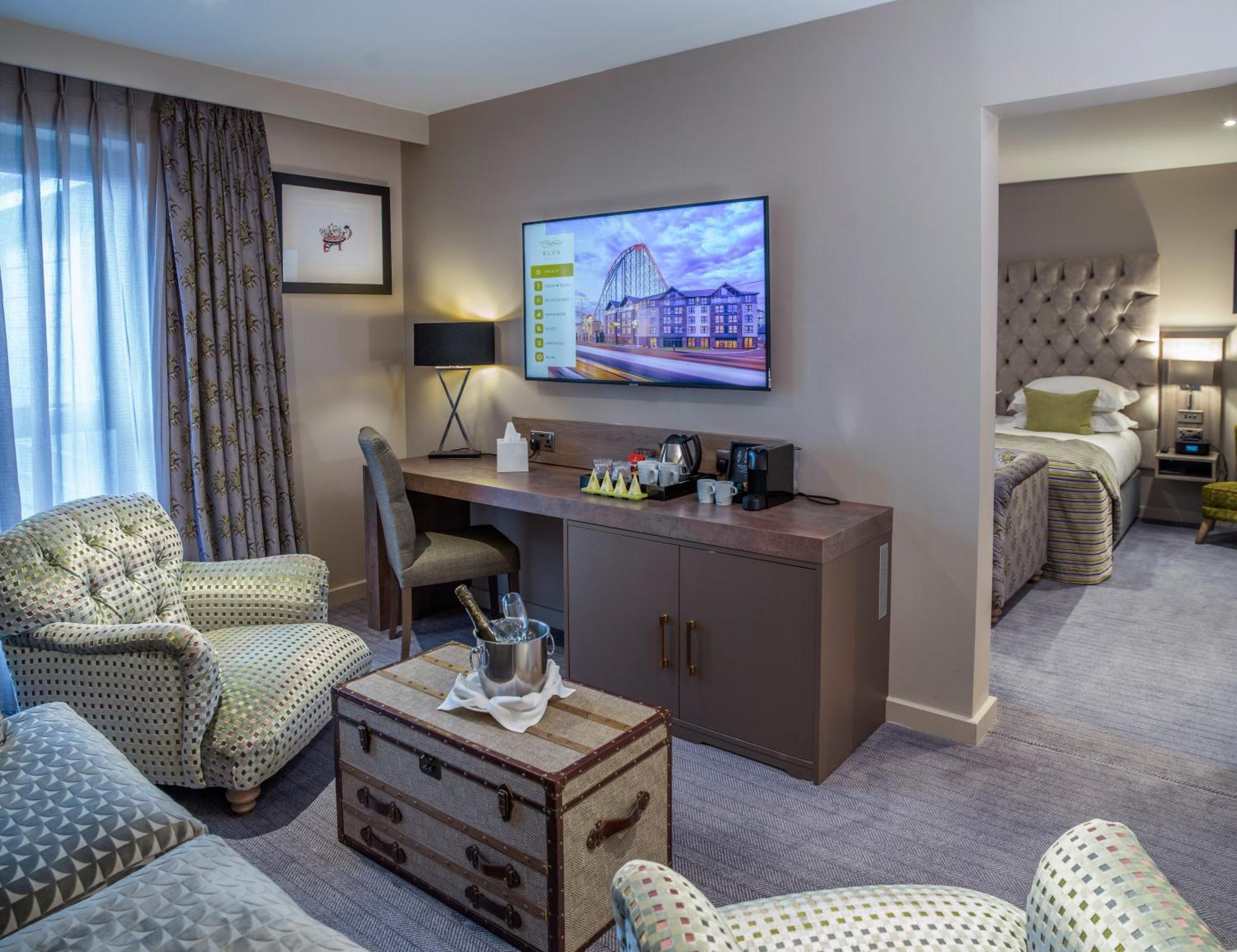 Boulevard Hotel Blackpool Exteriör bild A suite at the hotel