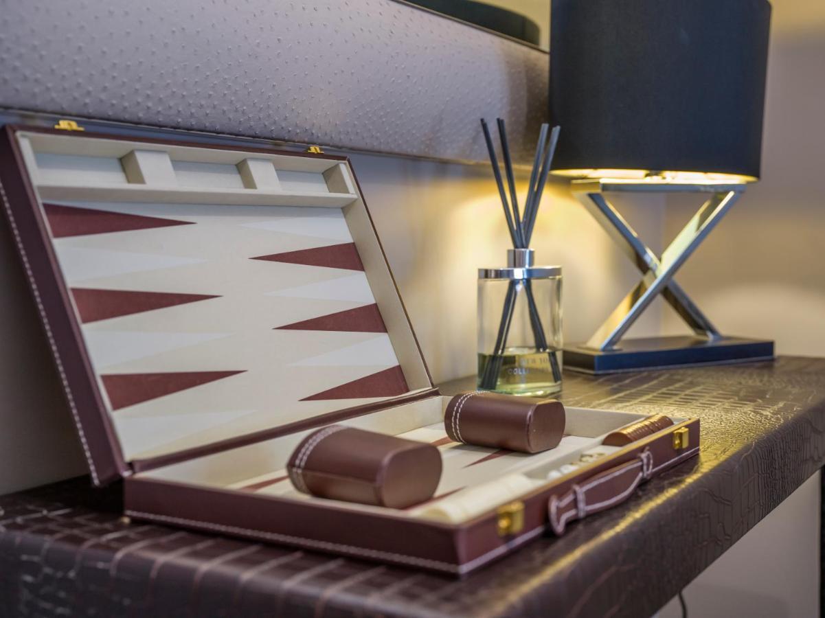 Boulevard Hotel Blackpool Exteriör bild A backgammon set