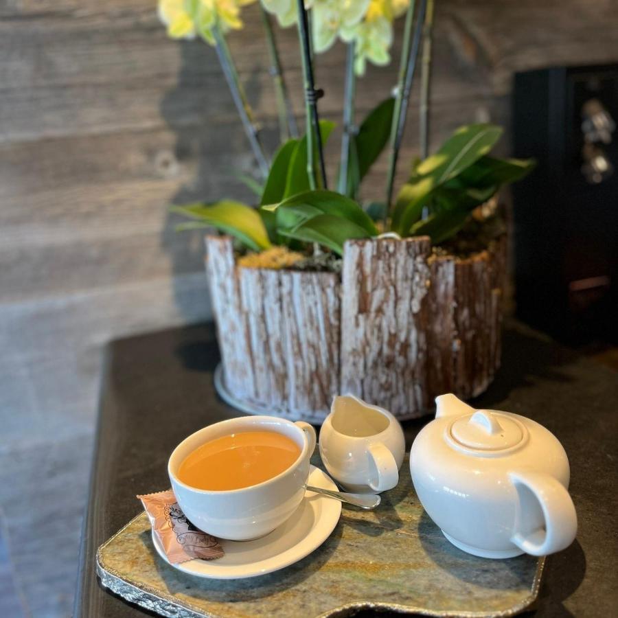 Boulevard Hotel Blackpool Exteriör bild A cup of tea