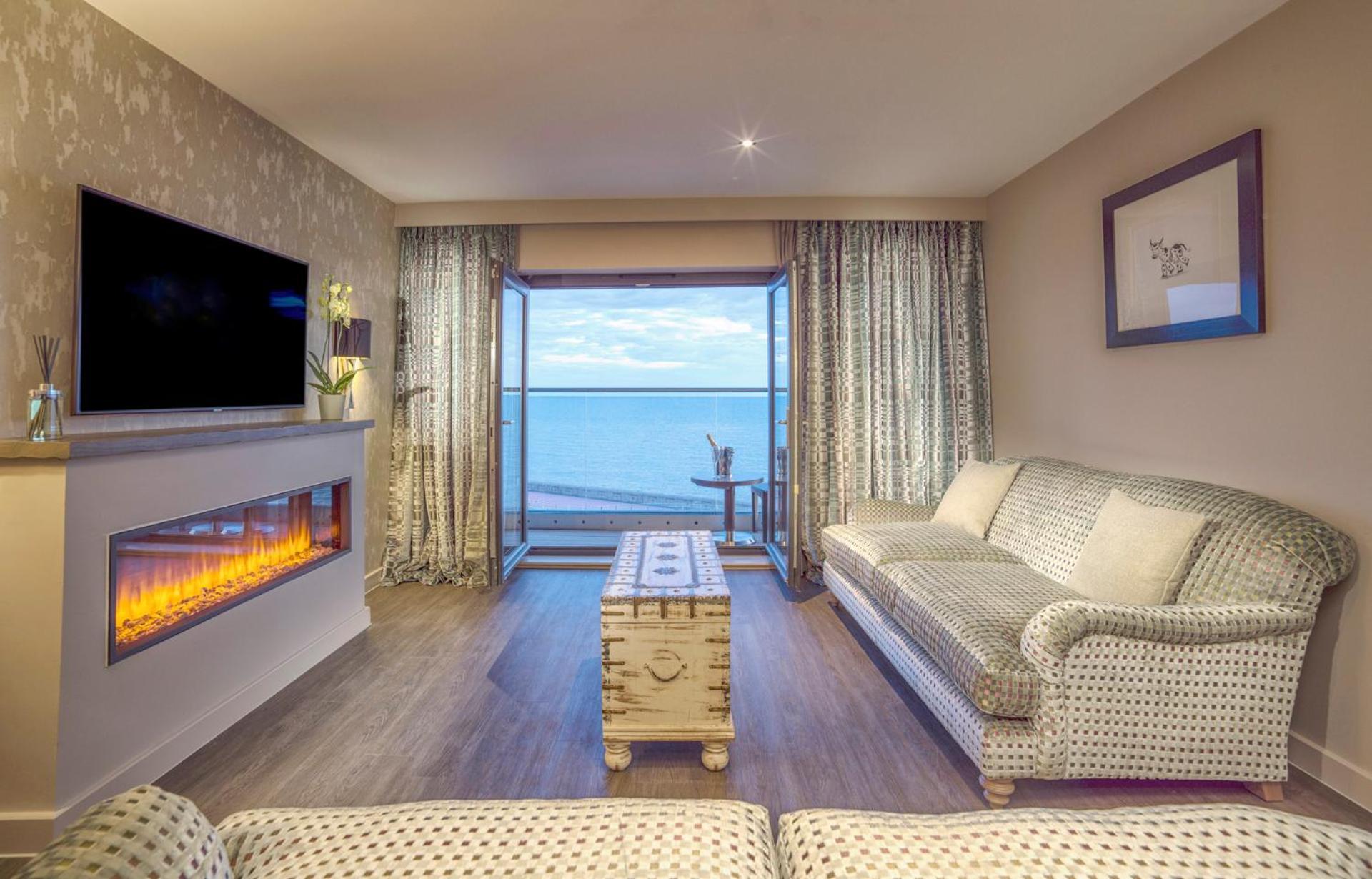 Boulevard Hotel Blackpool Exteriör bild The interior of a suite at the hotel