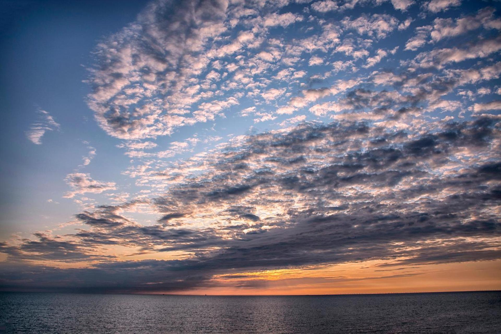 Boulevard Hotel Blackpool Exteriör bild Sunset over the Atlantic Ocean