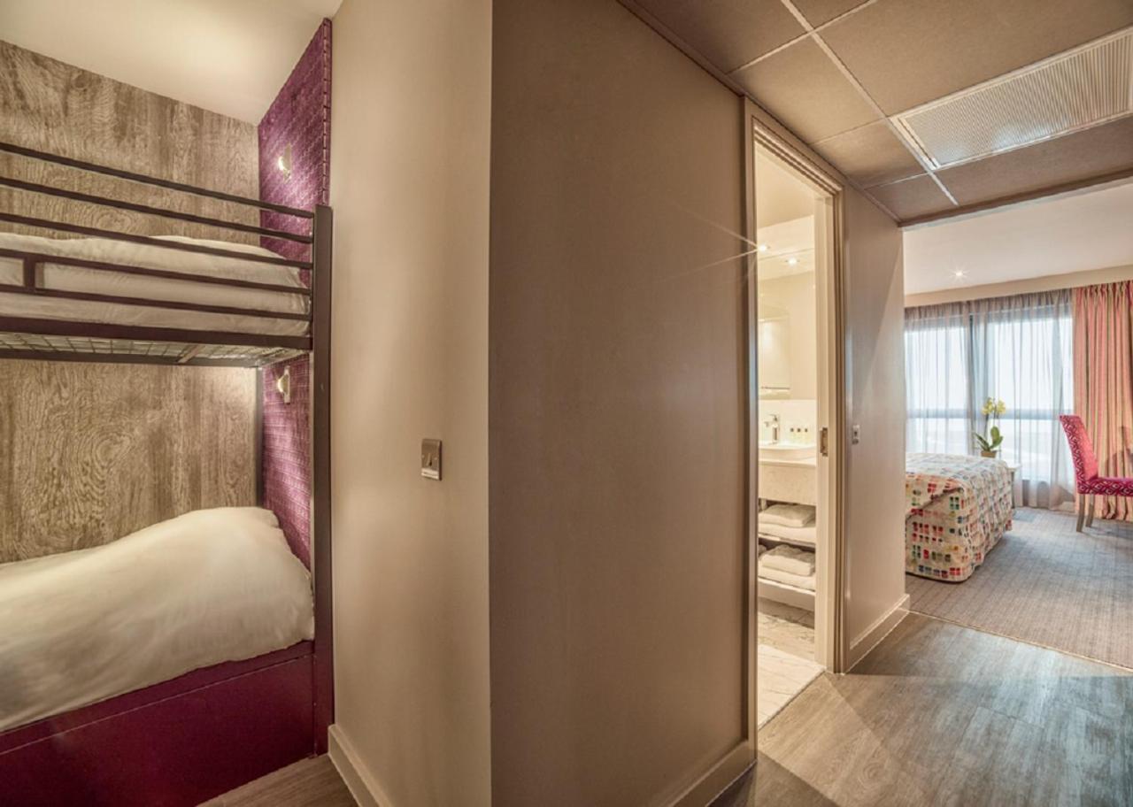 Boulevard Hotel Blackpool Exteriör bild Family room