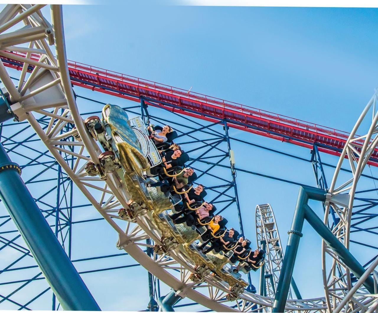 Boulevard Hotel Blackpool Exteriör bild The Dragon roller coaster